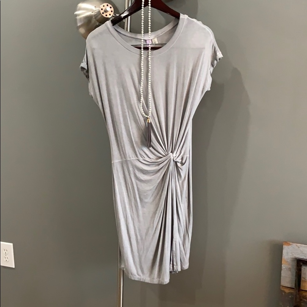 Francesca’s 🆕WT grey tshirt dress w/ knot & slit